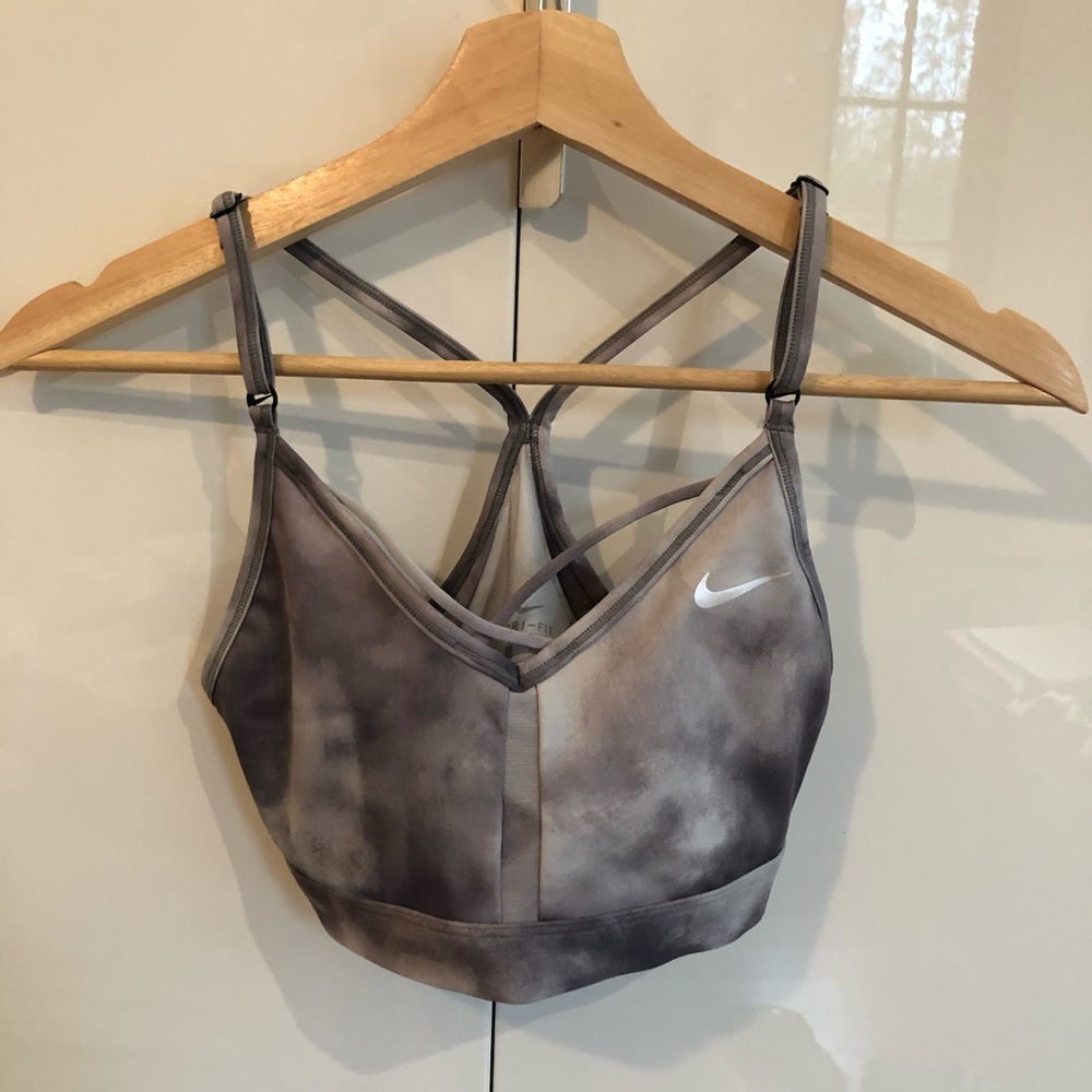women’s nike sports bra. never worn